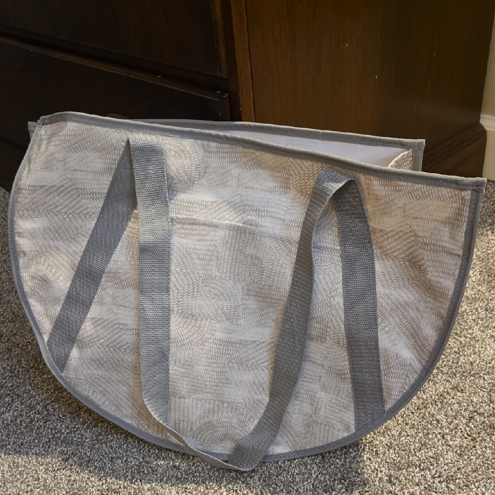 Thirty One Gray and White Tote Bag